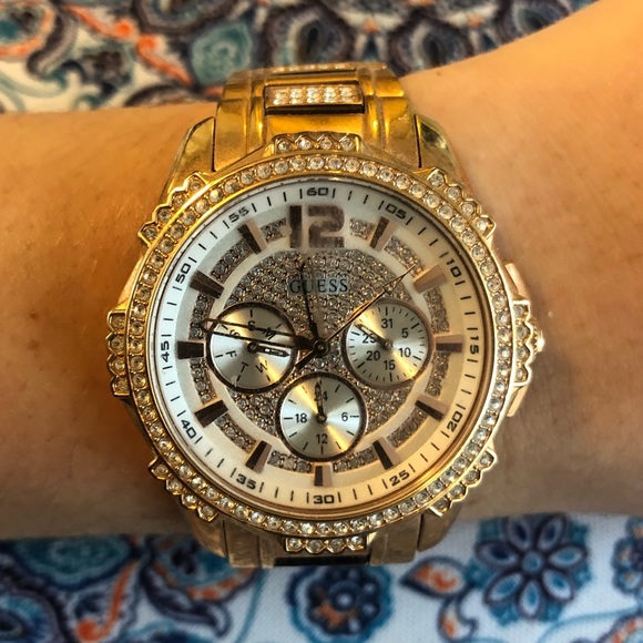 Ladies Rose gold Guess watch - Picture 1 of 3